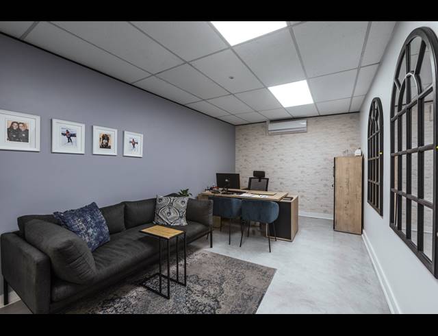 5,571M² OFFICE TO LET IN HYDE PARK